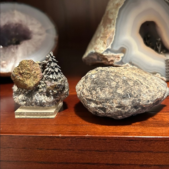Geode Collection with Miniature Ladder and Figures - Picture 7 of 10
